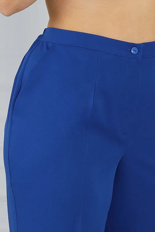 Elegantní a luxusní modrý třídílný oblek