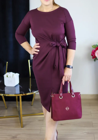 Krásné a elegantní šaty s definovaným pasem, všestranné a snadno kombinovatelné.