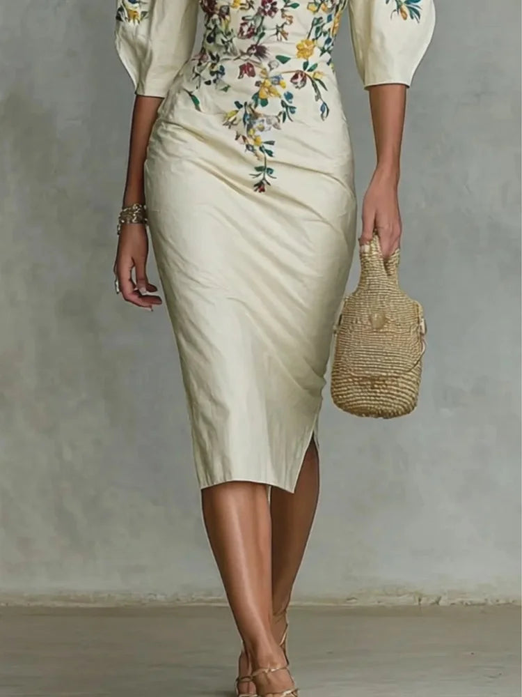 Dívčí šaty s květinovým potiskem a středně dlouhými rozparkovými rukávy