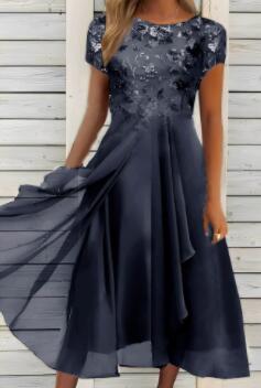 Elegantní dlouhé květinové šaty 2022