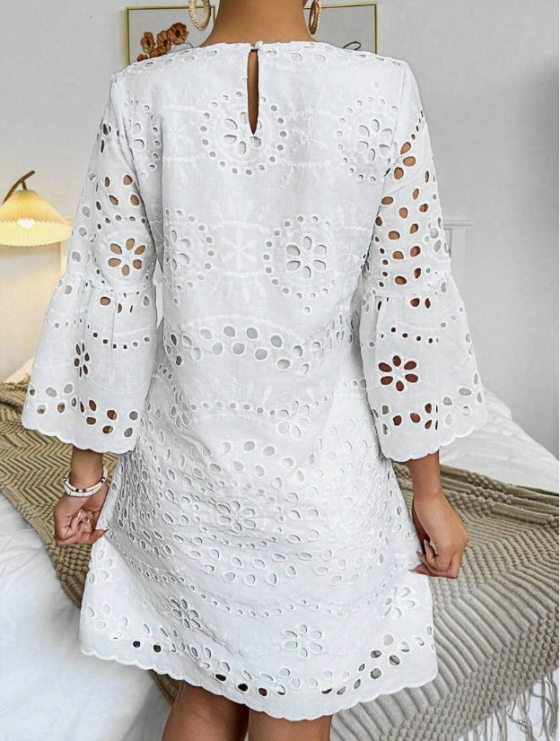 Jednobarevné duté vyšívané trumpetové šaty