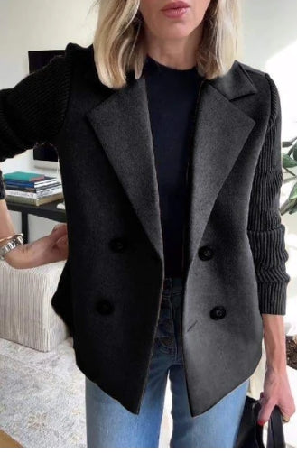 Dámský ležérní kabát s patchworkovým rukávem s klopovým knoflíkem a dvěma kapsami na bocích