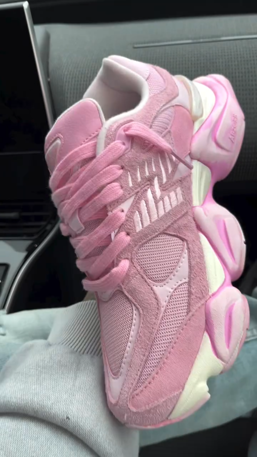 Prodyšné semišové tenisky na volný čas