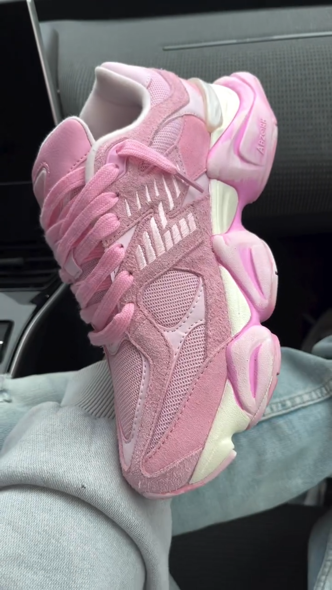 Prodyšné semišové tenisky na volný čas