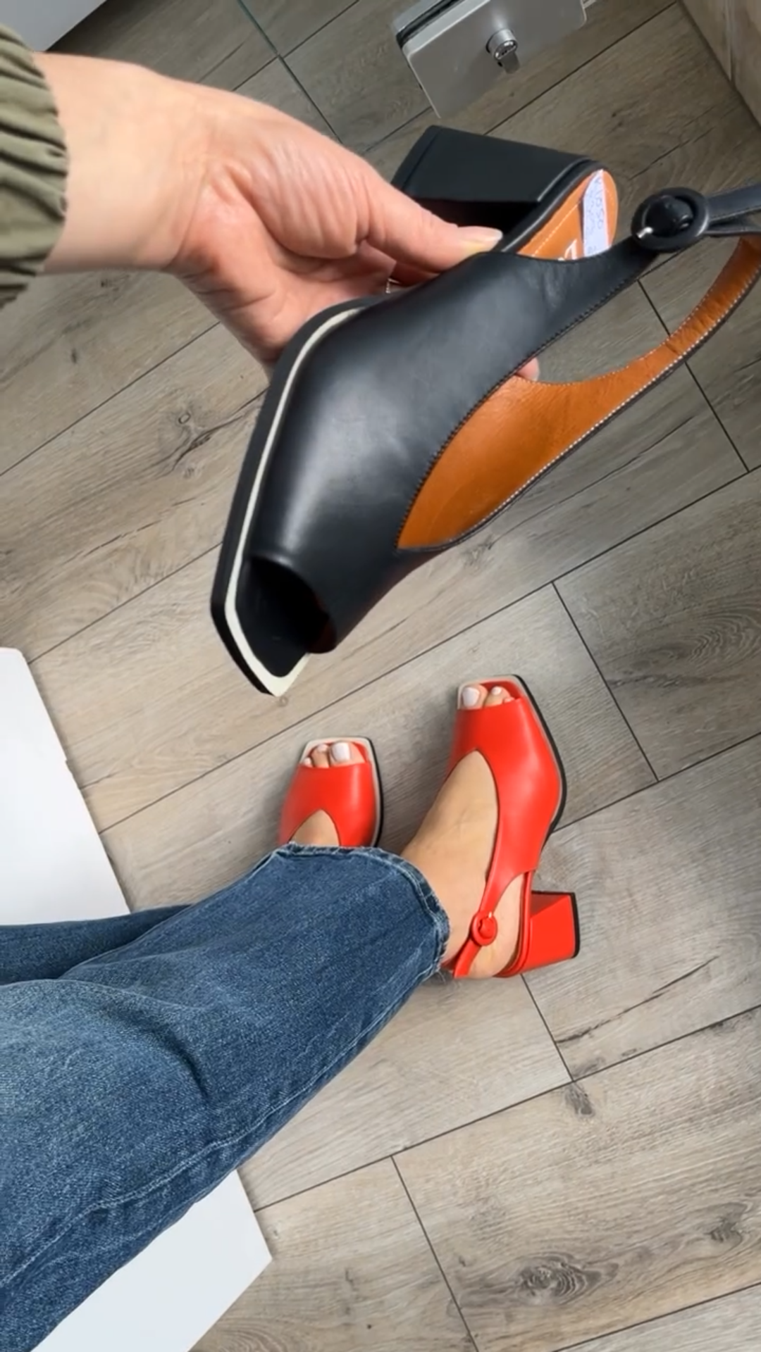 Sandály na robustním podpatku ve stylu rybí hlavy