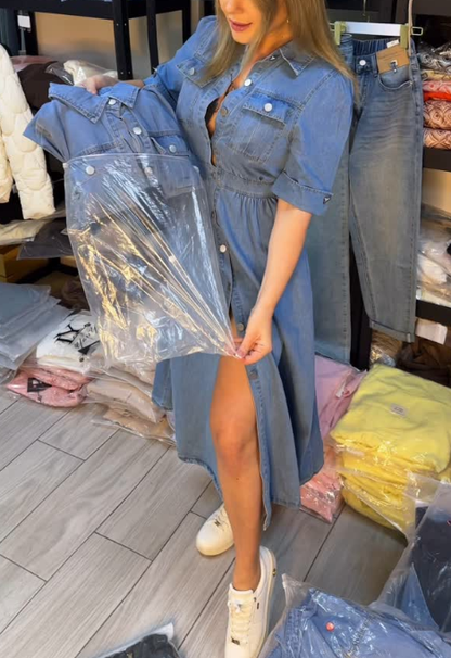 Módní džínové šaty s klopami