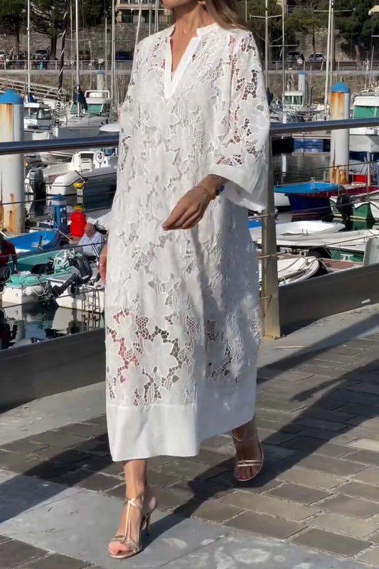 Dámské elegantní krajkové šaty s výstřihem do V