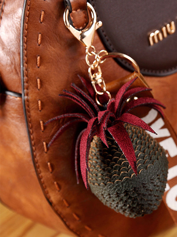 Vintage kožené kabelky kulatého tvaru se střapci. Taška přes rameno