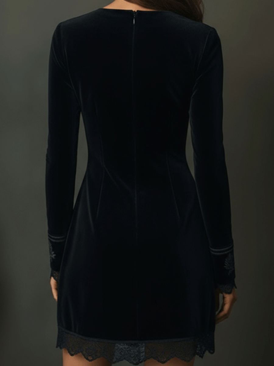 Vintage černé sametové šaty s výšivkou a krajkovými detaily