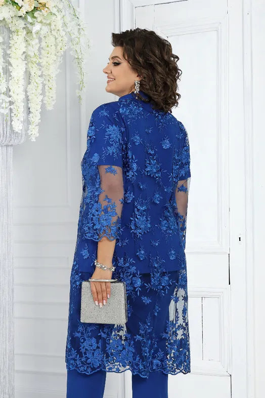 Elegantní a luxusní modrý třídílný oblek