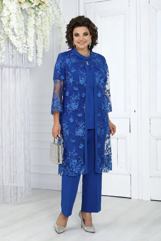 Elegantní a luxusní modrý třídílný oblek