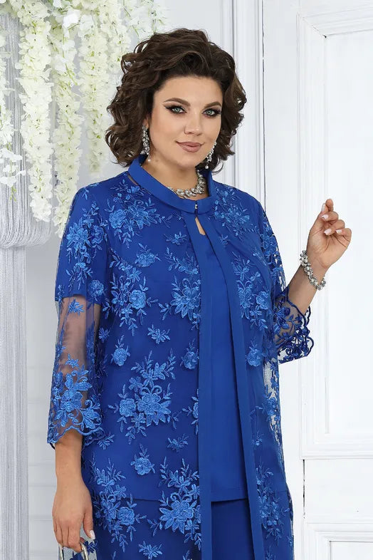 Elegantní a luxusní modrý třídílný oblek