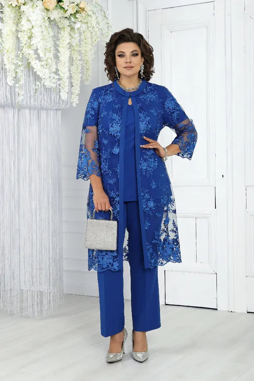 Elegantní a luxusní modrý třídílný oblek