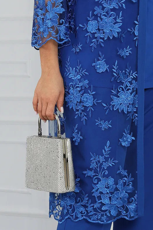 Elegantní a luxusní modrý třídílný oblek