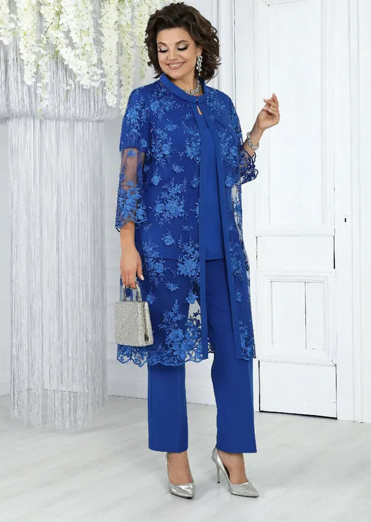 Elegantní a luxusní modrý třídílný oblek