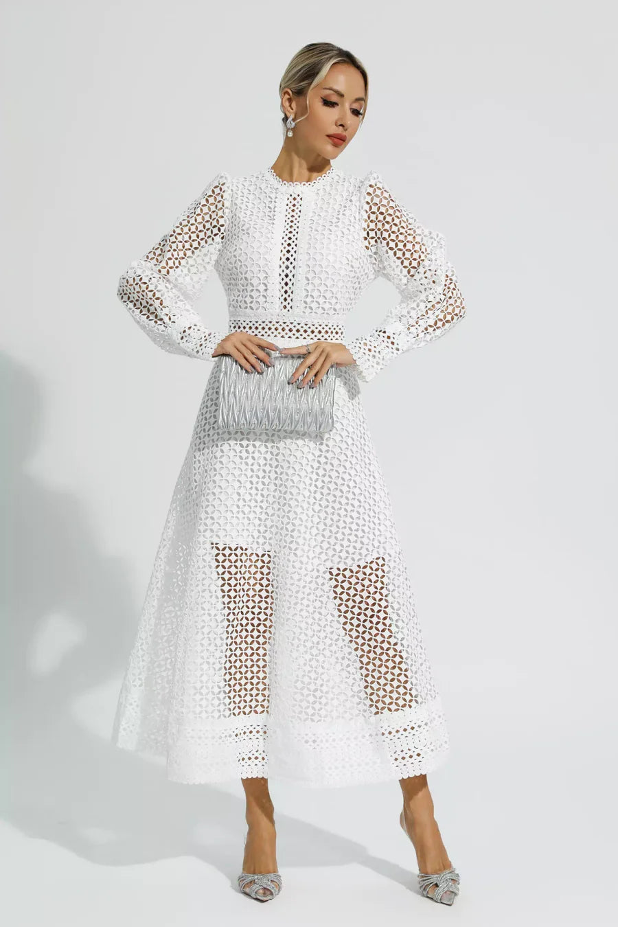 Dlouhé šaty s výstřihem s dlouhým rukávem