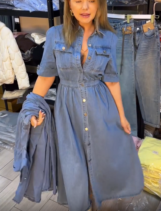 Módní džínové šaty s klopami