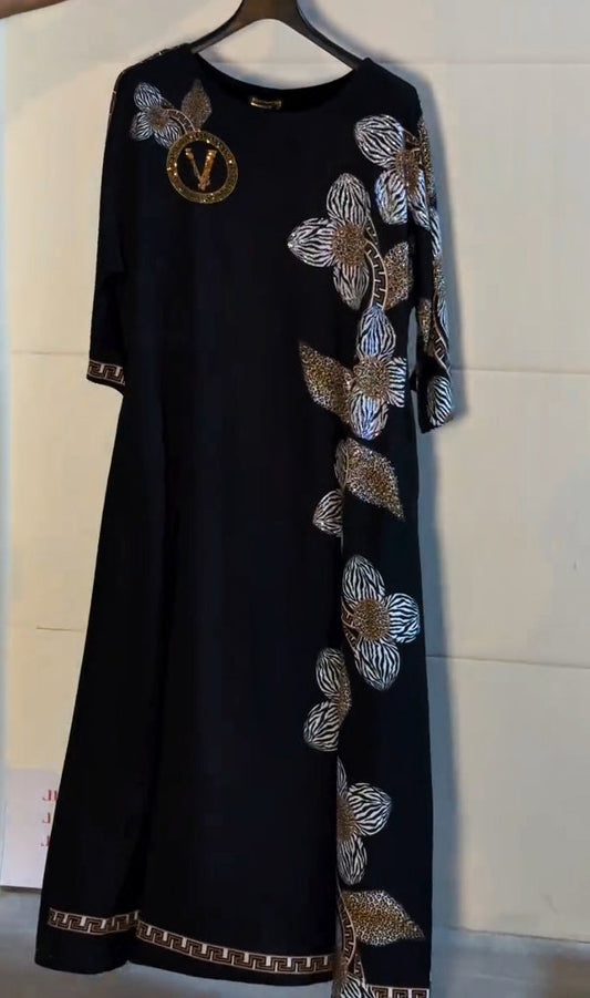 Ležérní šaty s kulatým výstřihem a potiskem kamínků