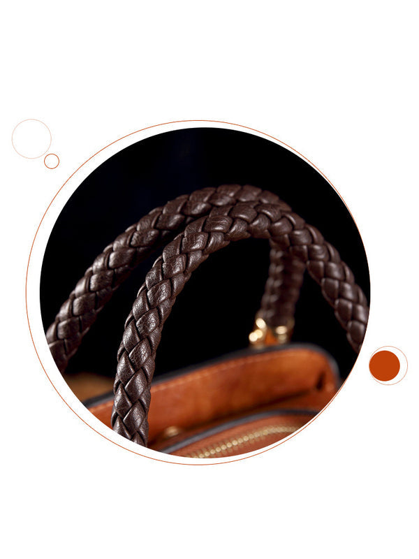 Vintage kožené kabelky kulatého tvaru se střapci. Taška přes rameno