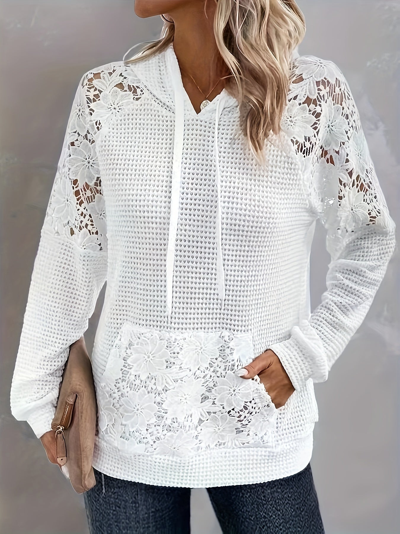 Mikina s kapucí a potiskem z krajky a bavlny