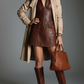Měkké hnědé kožené šaty s kapsami 2025