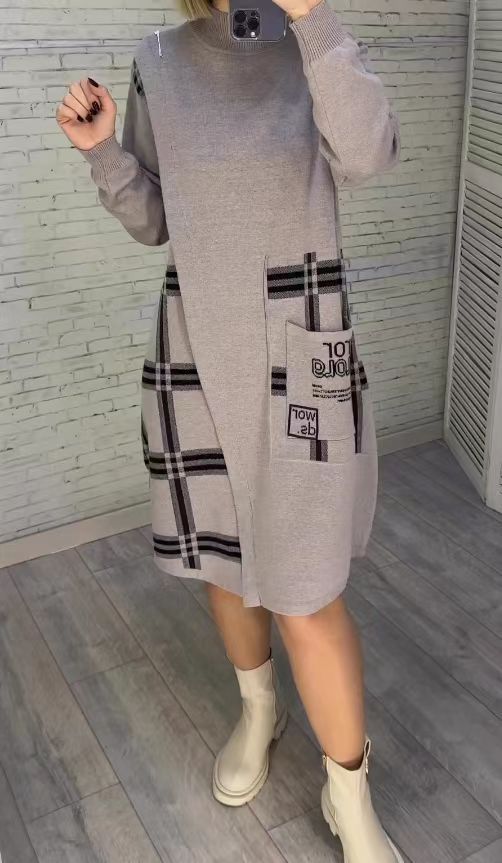 Nové pletené šaty s potiskem