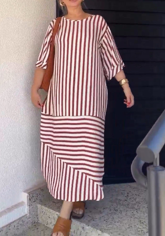 Ležérní volné šaty s kulatým výstřihem a pruhovaným rozparkem