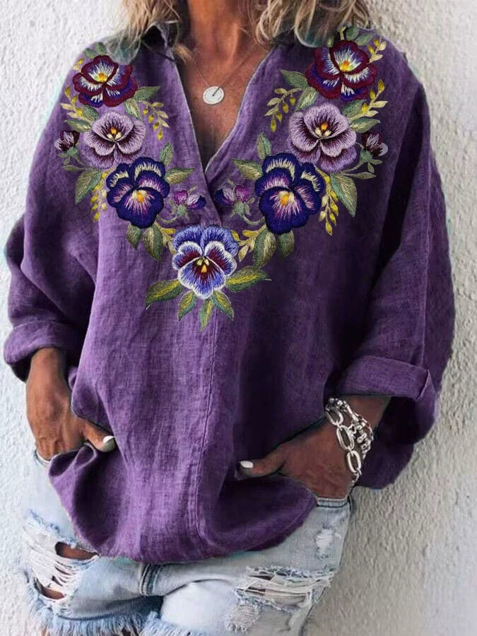 Dámská neformální košile s výstřihem do V a květinovým motivem