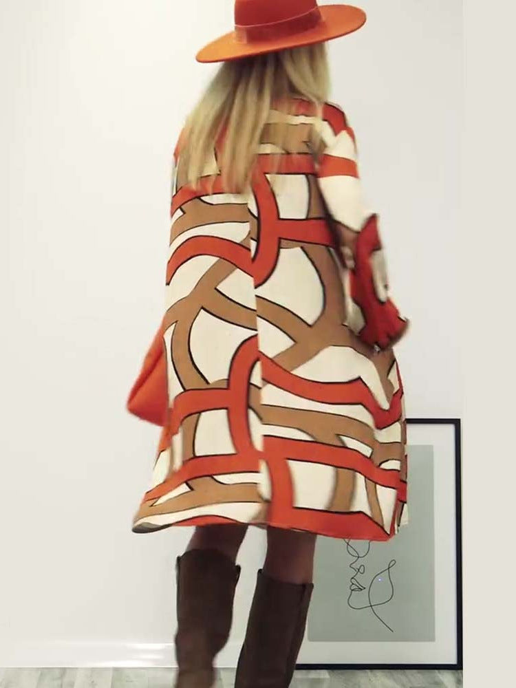 Volné šaty s potištěným kulatým výstřihem a dlouhými rukávy