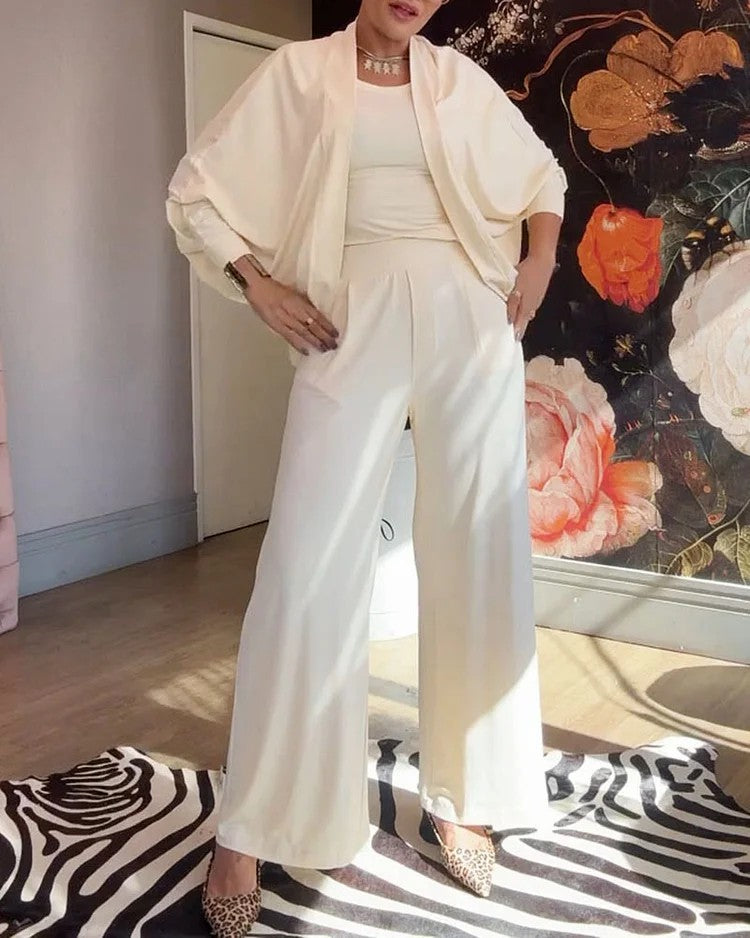 Měkká, pohodlná a ležérní třídílná souprava