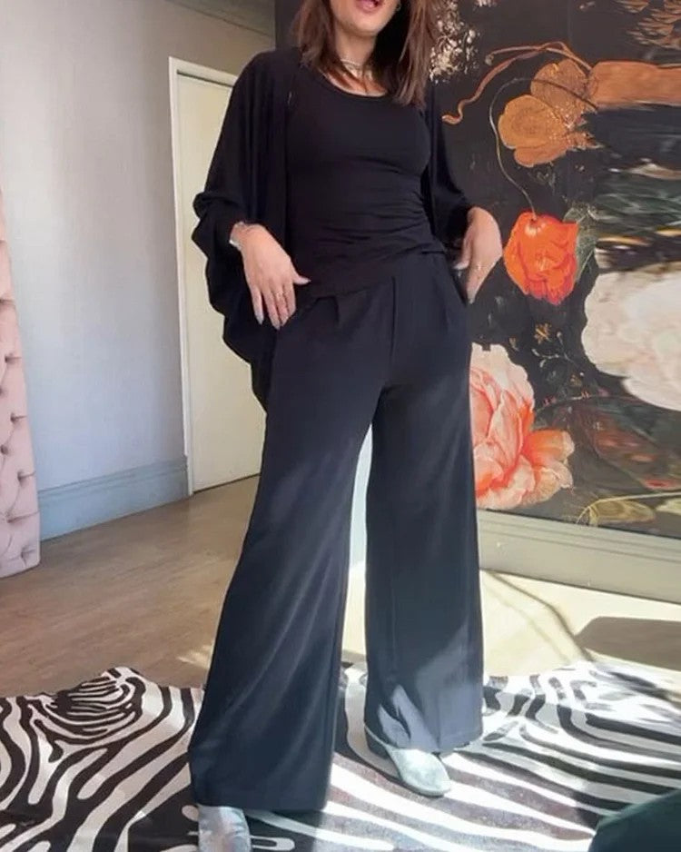 Měkká, pohodlná a ležérní třídílná souprava