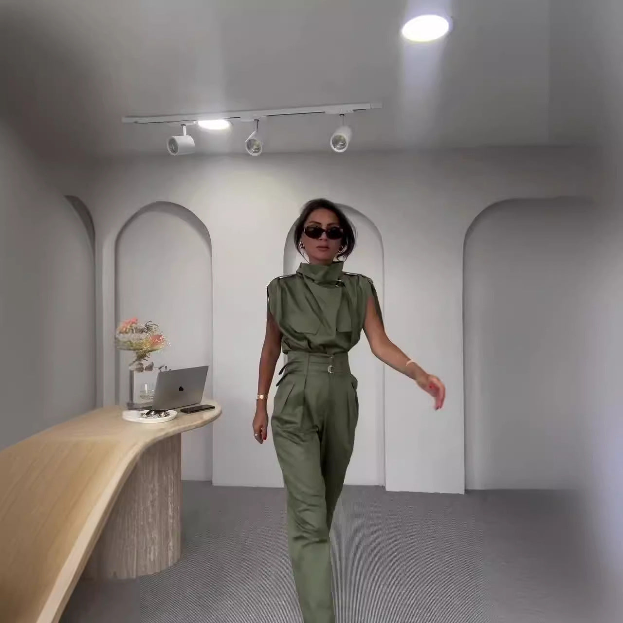 Dámská letní elegantní dvoudílná souprava bez rukávů