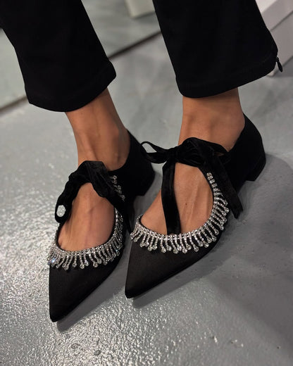 Jemné nízké boty, zdobené diamanty