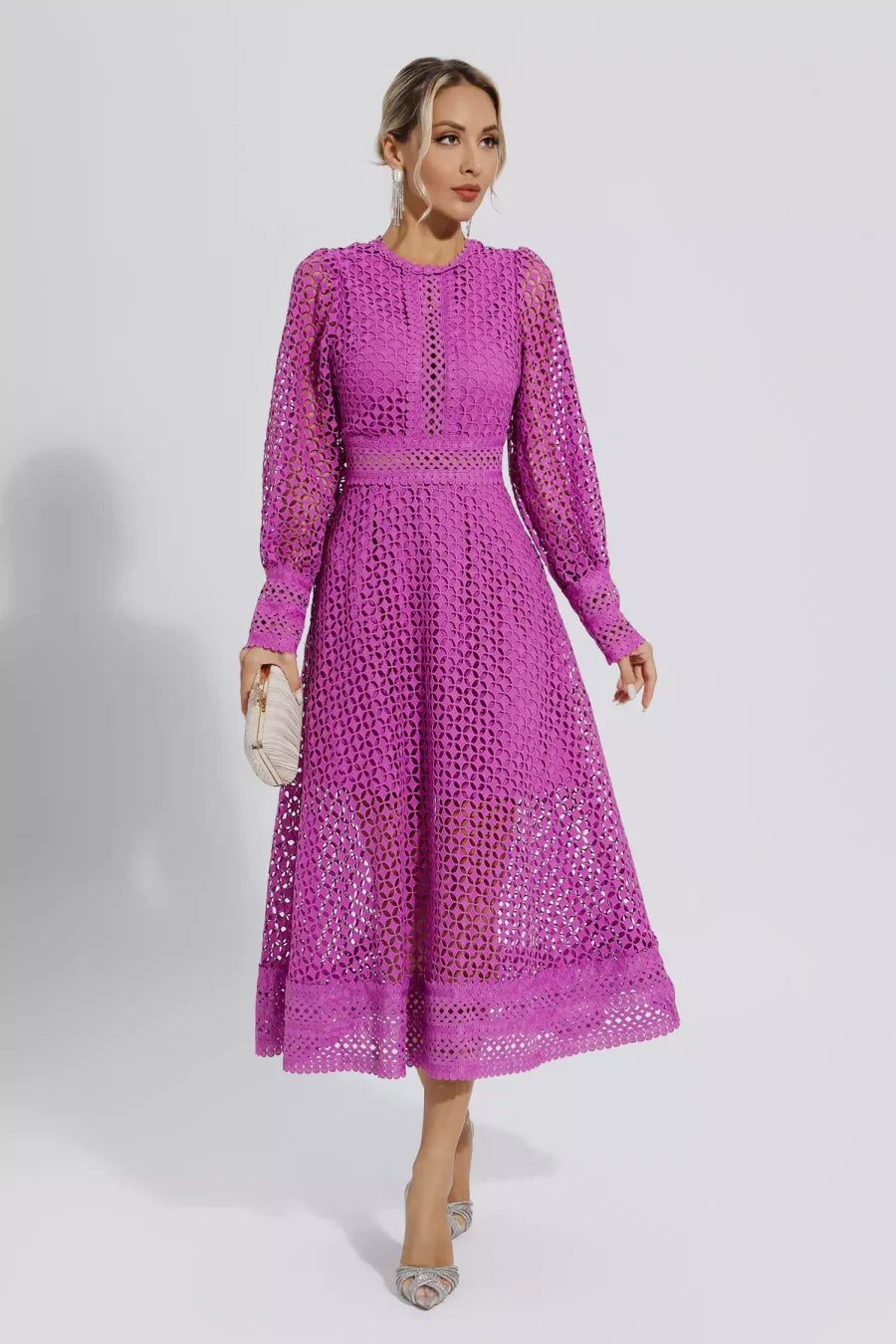 Dlouhé šaty s výstřihem s dlouhým rukávem