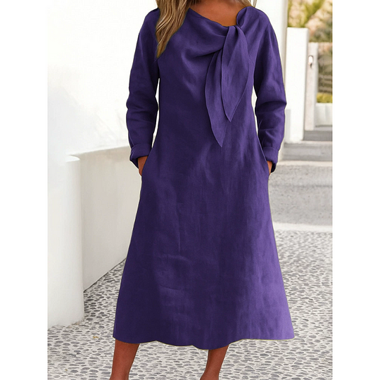Jednobarevné šaty s kulatým výstřihem a dlouhým rukávem