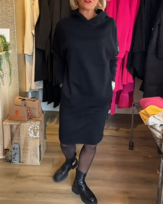 Ležérní šaty s kapucí a kapsami