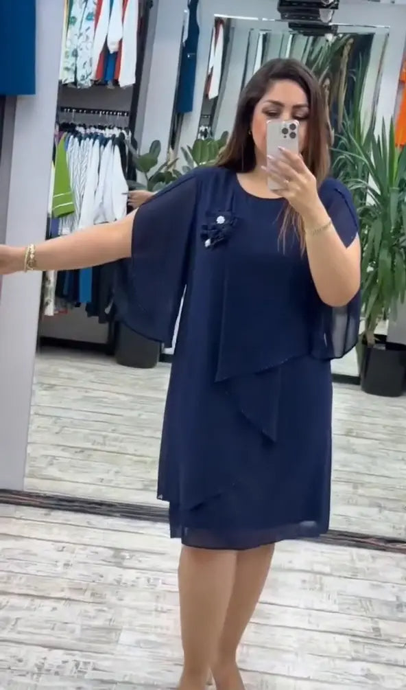 Nové moderní šaty, klasický design, elegantní a jednoduché