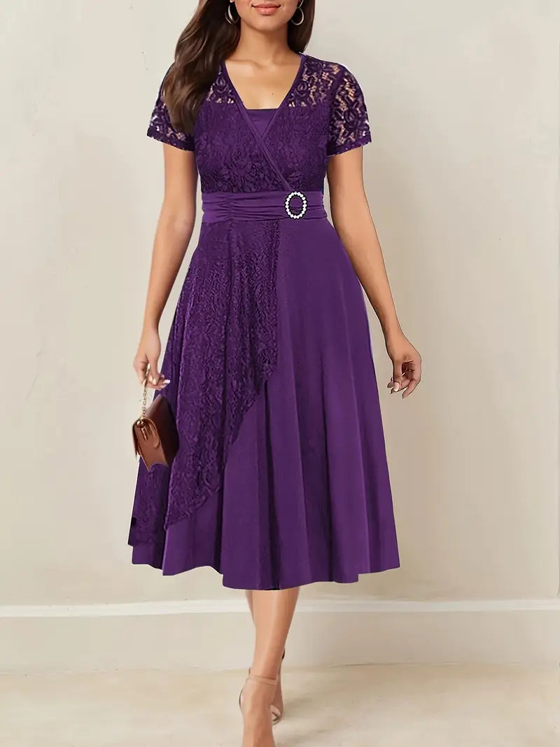 Elegantní dámské krajkové šaty s výstřihem do V