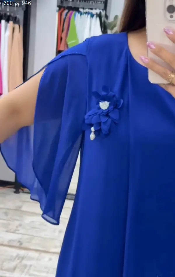 Nové moderní šaty, klasický design, elegantní a jednoduché