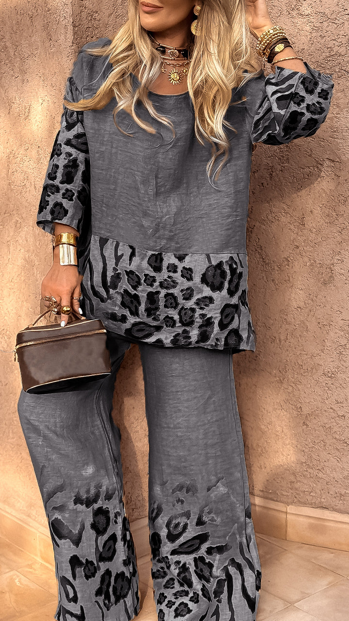 Dámský ležérní oblek z bavlny a lnu s leopardím potiskem a kulatým výstřihem
