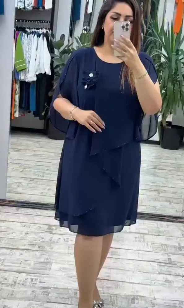 Nové moderní šaty, klasický design, elegantní a jednoduché