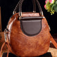 Vintage kožené kabelky kulatého tvaru se střapci. Taška přes rameno