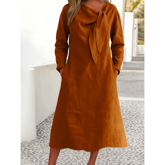 Jednobarevné šaty s kulatým výstřihem a dlouhým rukávem