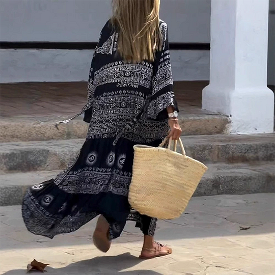 Volné dívčí šaty s potiskem a výstřihem do V