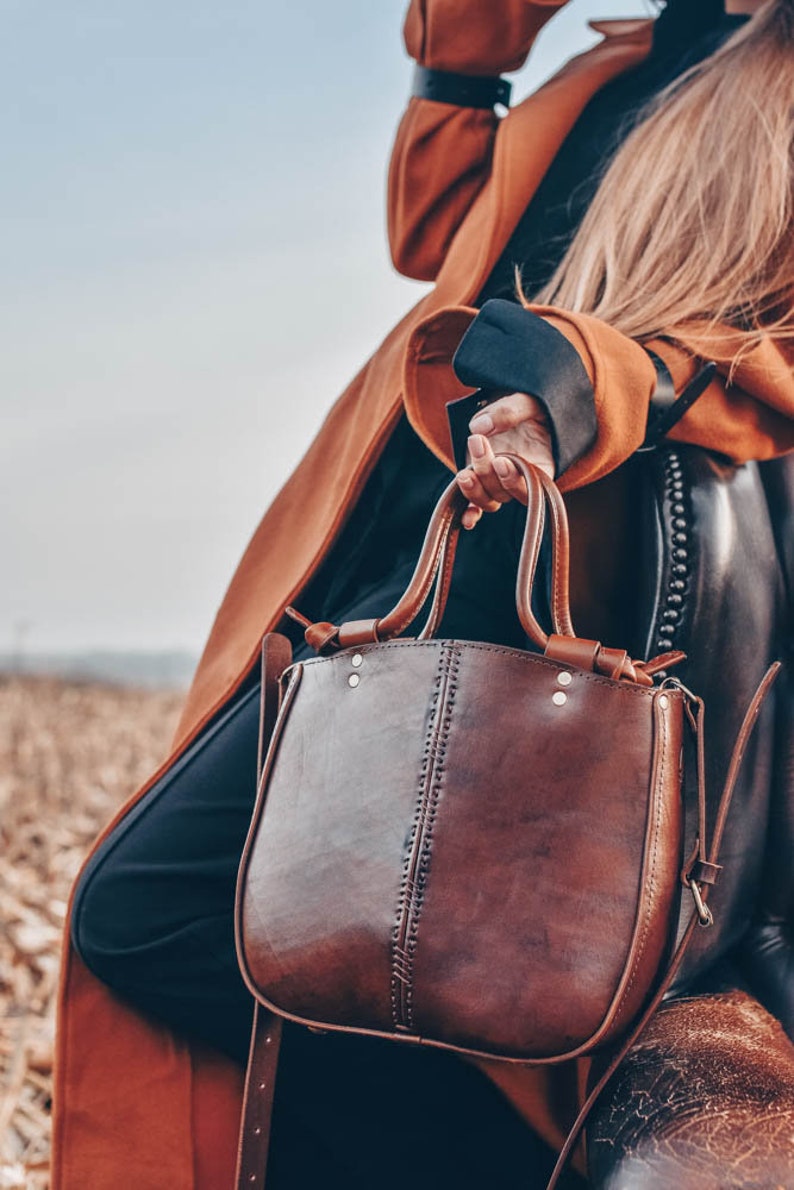 Kožená taška přes rameno, ručně šitá, hnědá