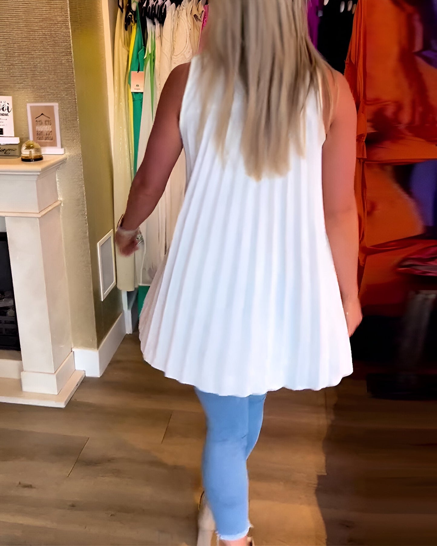 Elegantní plisovaná košile bez rukávů