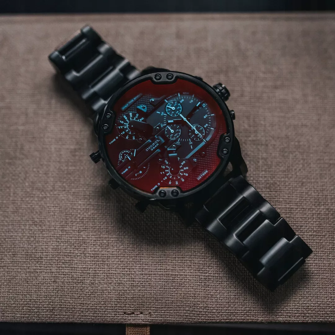 quartzové hodinky s páskem z nerezové oceli