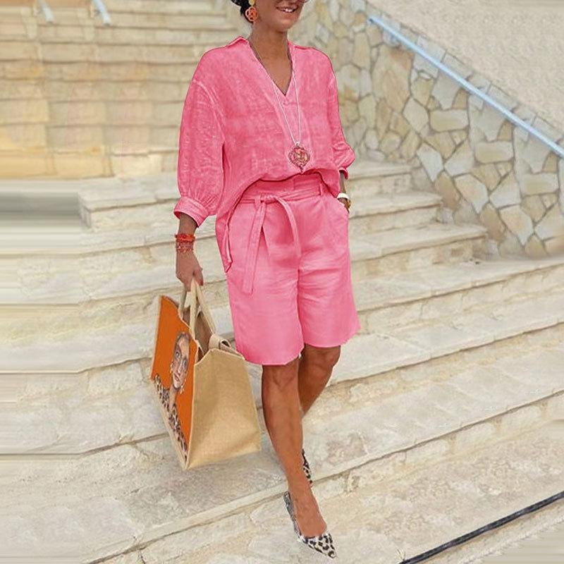 Dámský dvoudílný jednobarevný top s výstřihem do V + šortky