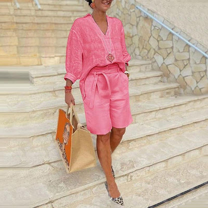 Dámský dvoudílný jednobarevný top s výstřihem do V + šortky