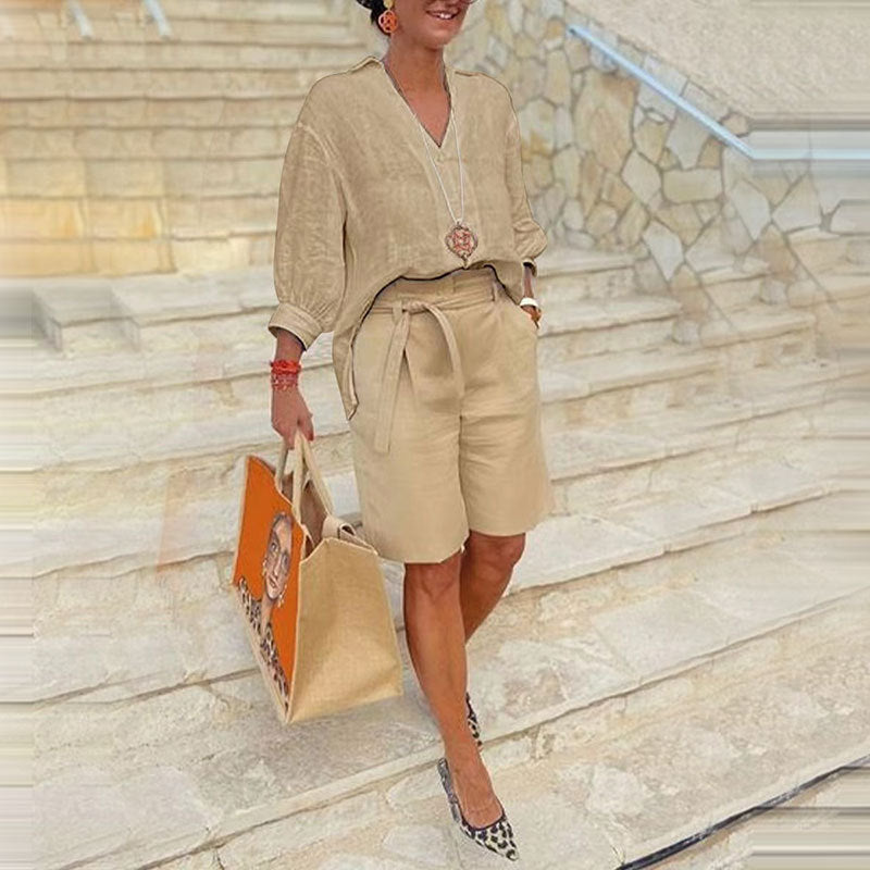 Dámský dvoudílný jednobarevný top s výstřihem do V + šortky